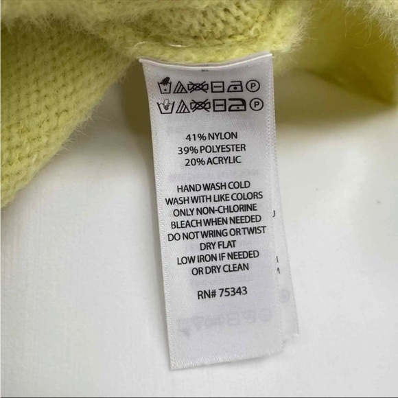 Jessica Simpson Soft Yellow Vest. V-Neck. Size XSmall over sized - Picture 6 of 6